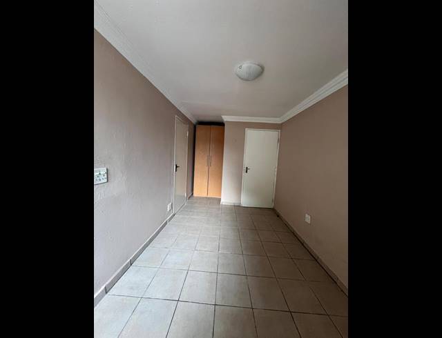 1 BEDROOM PROPERTY TO RENT IN LOMBARDY EAST